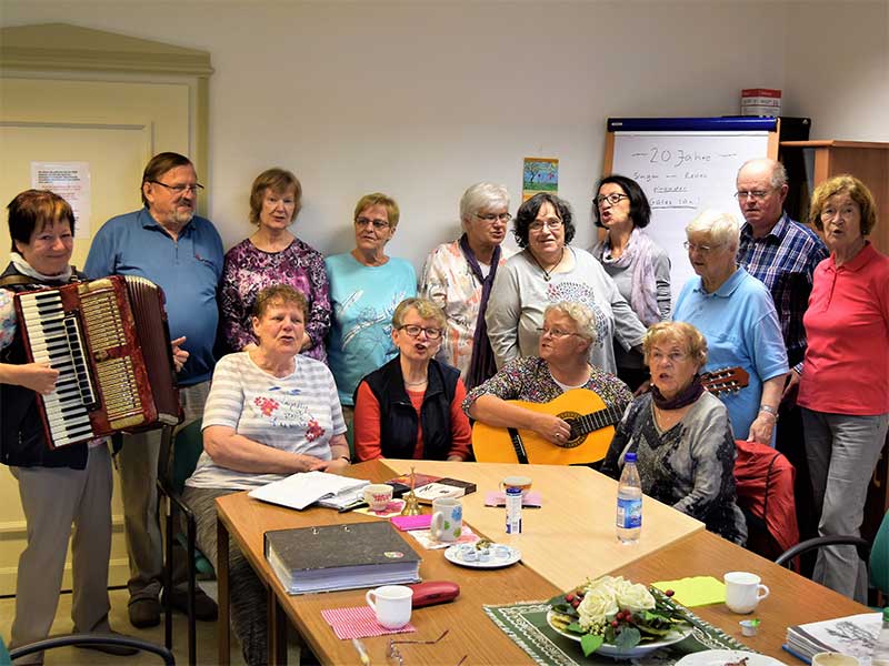 Die Selbsthilfegruppe "Musik durch Wohlbefinden" im Jahr 2017 Die Selbsthilfegruppe "Musik durch Wohlbefinden" im Jahr 2017